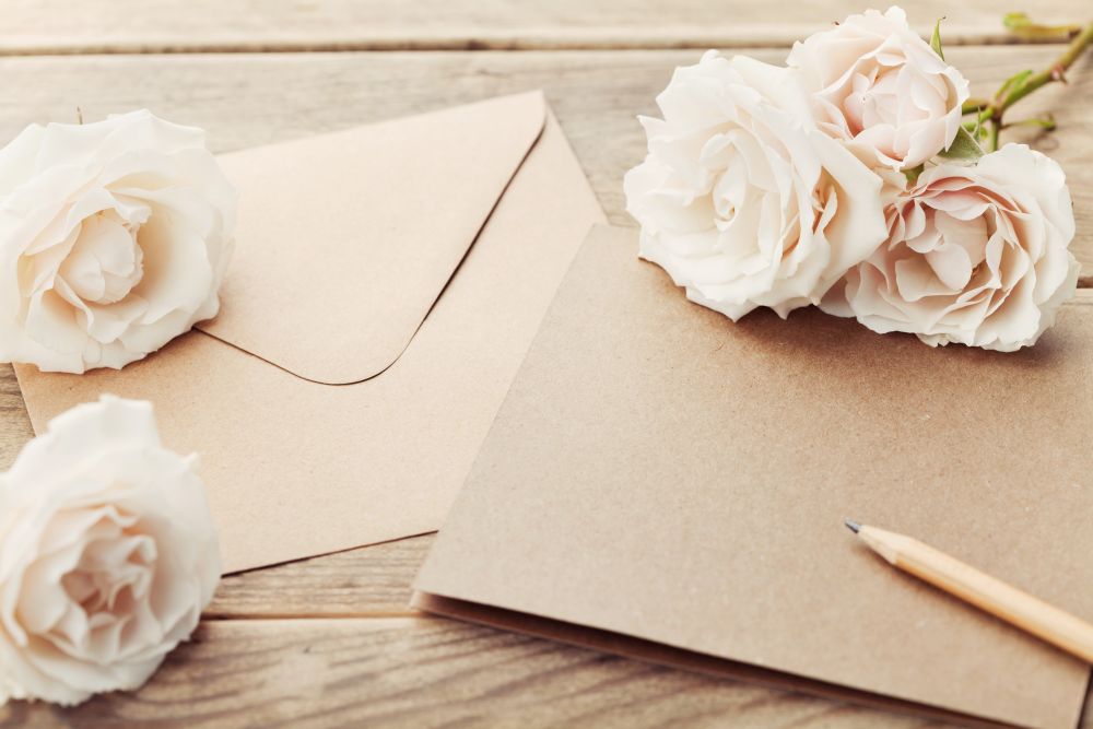 06 HOCHZEIT.de Ratgeber Vor der Hochzeit Einladung Karten Save the Date iStock 642727226 2018 01