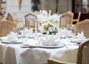 14 02 Relais Chateaux Hotels 2020 Buelow Palais Dresden Hochzeitstisch Foto Biesenbach