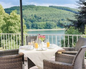 210-Welcome-Hotel-Hochzeitslocation-Hotel-2018-Meschede-Fruehstueck-Terrasse
