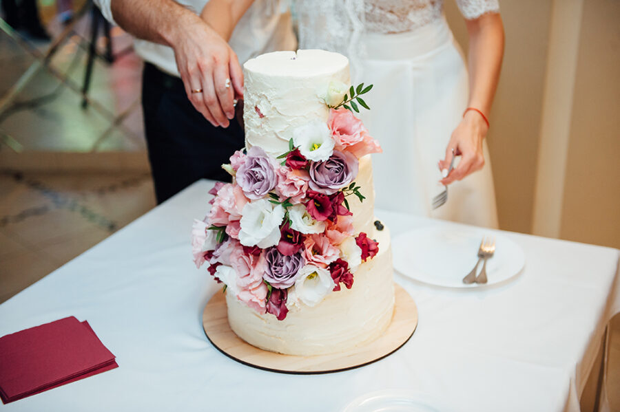 Beautiful delicious white wedding cake ceremony at the table