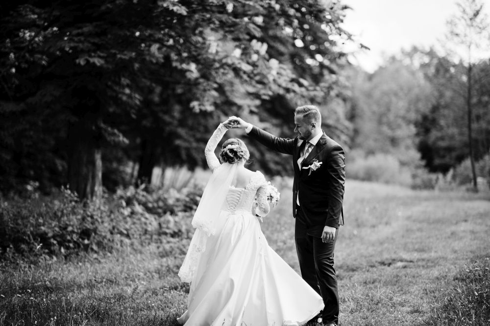 106 HOCHZEITde Ratgeber Am Hochzeitstag romantische Hochzeitsfotos Ideen iStock 860459008 2018 06