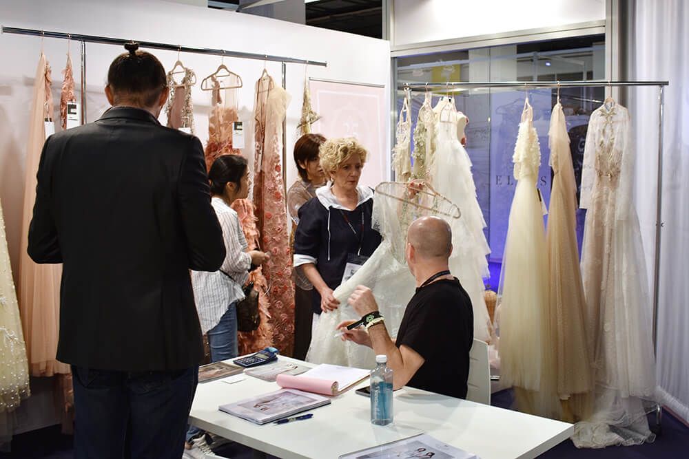 28 HOCHZEITde Ratgeber Aktuelles Barcelona Bridal Fashion Week marco u maria DSC 0541 2018 05