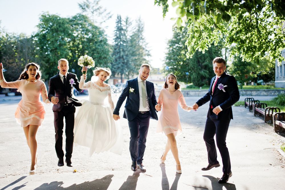 609 HOCHZEITde Ratgeber Am Hochzeitstag mit Familie u Gaesten Hochzeitsfotos Ideen iStock 860450260 2018 06