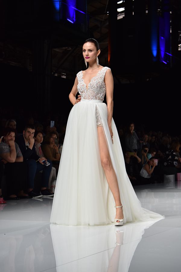 03 HOCHZEITde Ratgeber Aktuelles Kaley Cuoco Barcelona Bridal Fashion Week zweiteiler jumpsuit kurz DSC 0394 2018 07