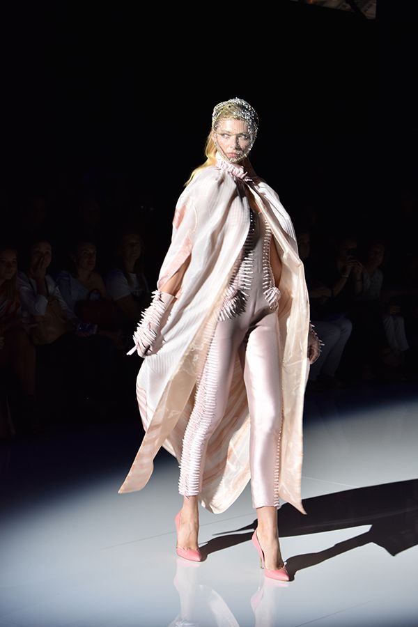 07 HOCHZEITde Ratgeber Aktuelles Kaley Cuoco Barcelona Bridal Fashion Week jumpsuit satine DSC 0438 2018 07