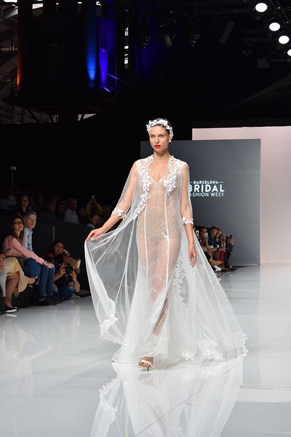 10 HOCHZEITde Ratgeber Aktuelles Kaley Cuoco Barcelona Bridal Fashion Week jumpsuit durchsichtig DSC 0647 2018 07
