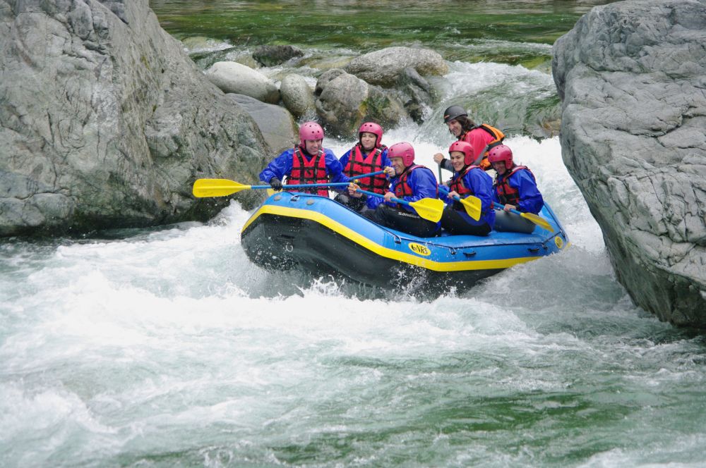11 HOCHZEIT.de Ratgeber Vor der Hochzeit Junggesellenabschied rafting iStock 471521435 2018 07