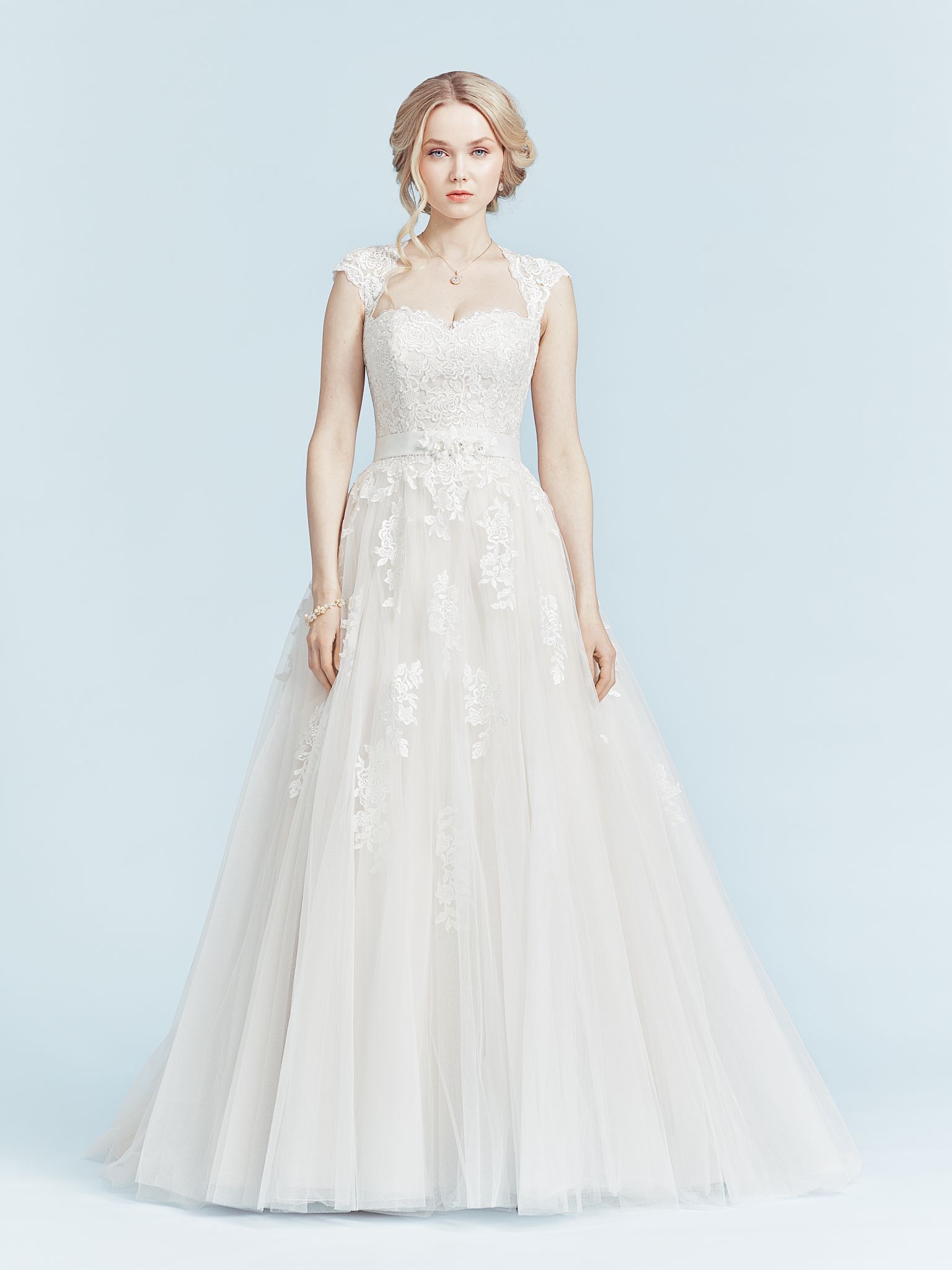 323 Victoria Vincent Brautmode Brautkleid Kollektion 2019 V7754 1 Josephine