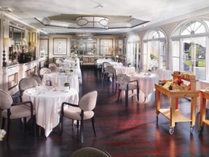 0904-ALTHOFF-Hotel-Villa-Belrose-Hochzeitslocation-2018-2013-Restaurant-Belrose-Hotel-Bedrooms-5