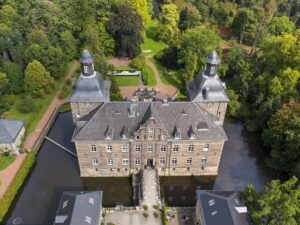 0701-Feine-Privat-Hotels-Schlosshotel-Hugenpoet-2018-Luftbild