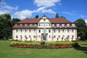 1201-Feine-Privat-Hotels-Jagdschloss-Friedrichsruhe-2018-Schloss-im-Sommer