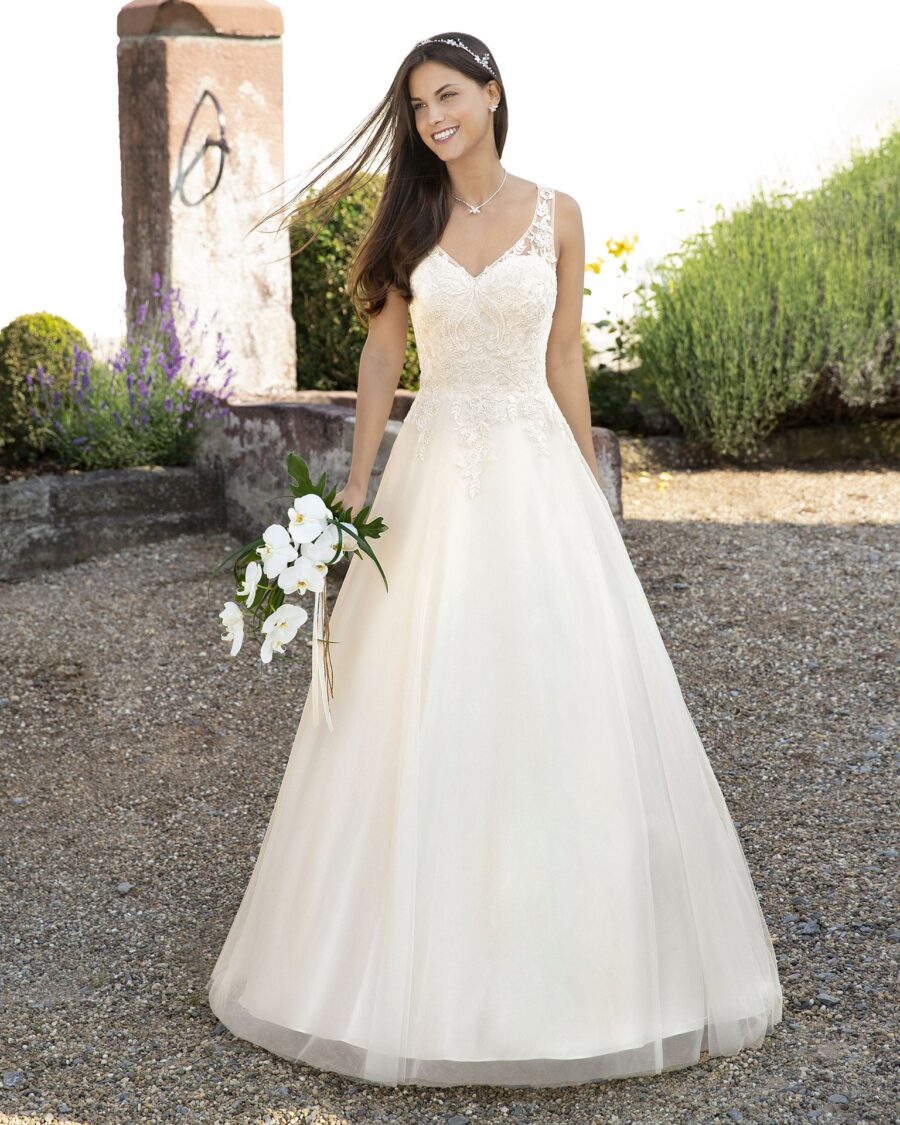 207-Kleemeier-Valerie-Brautmode-Brautkleid-Kollektion-2019-13155-HENNY-MIT-SCHLEPPE