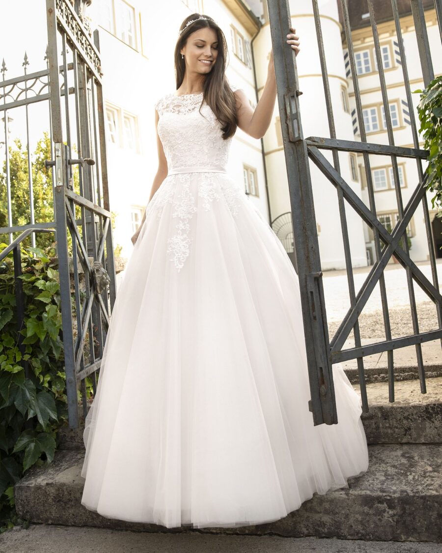 210-Kleemeier-Valerie-Brautmode-Brautkleid-Kollektion-2019-13207-HEIDI-BODENLANG