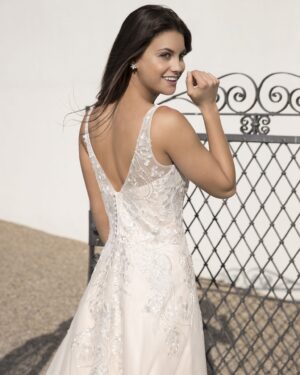 222-Kleemeier-Valerie-Brautmode-Brautkleid-Kollektion-2019-13650-HELENA-MIT-SCHLEPPE-RUECKEN