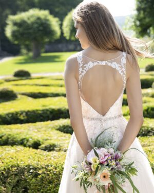 226-Kleemeier-Valerie-Brautmode-Brautkleid-Kollektion-2019-13695-HELLA-MIT-SCHLEPPE-RUECKEN