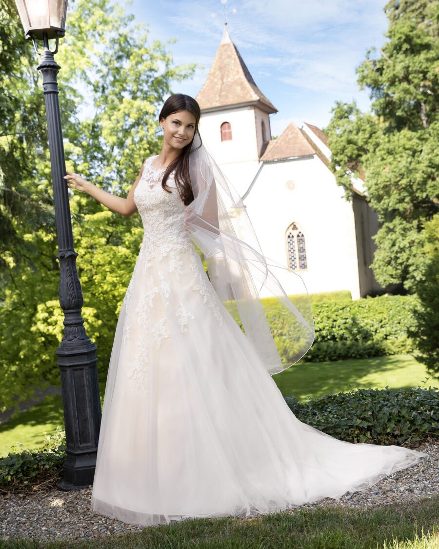 228-Kleemeier-Valerie-Brautmode-Brautkleid-Kollektion-2019-13725-HEMMA-MIT-SCHLEPPE