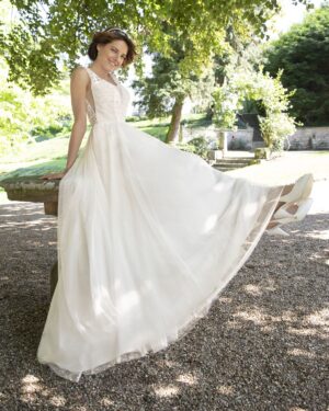 GRACIE TÜLL MIT SCHLEPPE