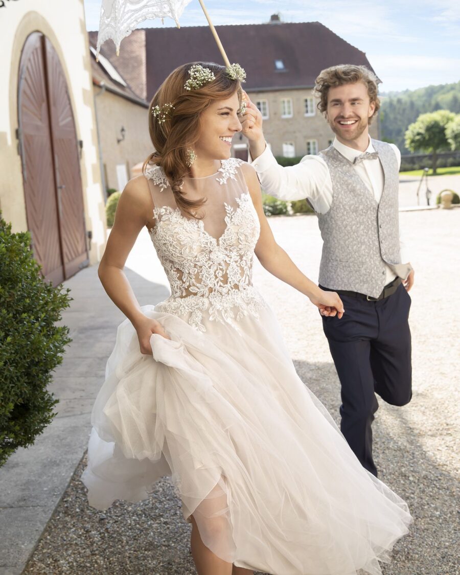 240-Kleemeier-Valerie-Brautmode-Brautkleid-Kollektion-2019-13775-GUNDALA-MIT-SCHLEPPE