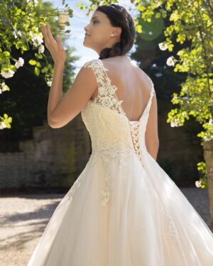 263-Kleemeier-Valerie-Brautmode-Brautkleid-Kollektion-2019-14150-HILDRUN-MIT-SCHLEPPE-UND-SCHNUERUNG-RUECKEN