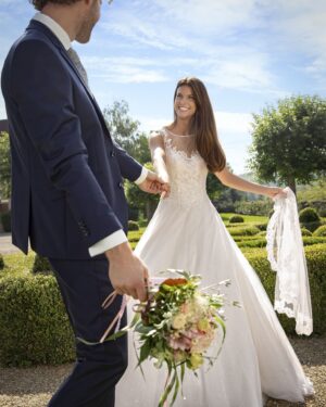 264-Kleemeier-Valerie-Brautmode-Brautkleid-Kollektion-2019-14275-HOKU-MIT-SCHLEPPE