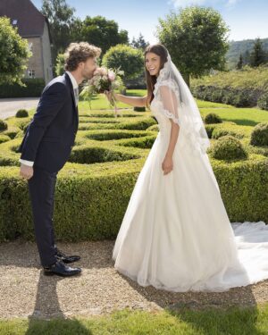 265-Kleemeier-Valerie-Brautmode-Brautkleid-Kollektion-2019-14275-HOKU-MIT-SCHLEPPE-IMAGE-quer