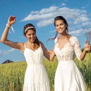 120-15-Kleemeier-Brautschuck-Accessoires-Kollektion-2019-53738-ARMBAND-53035-HAARREIF-14400-KLEID