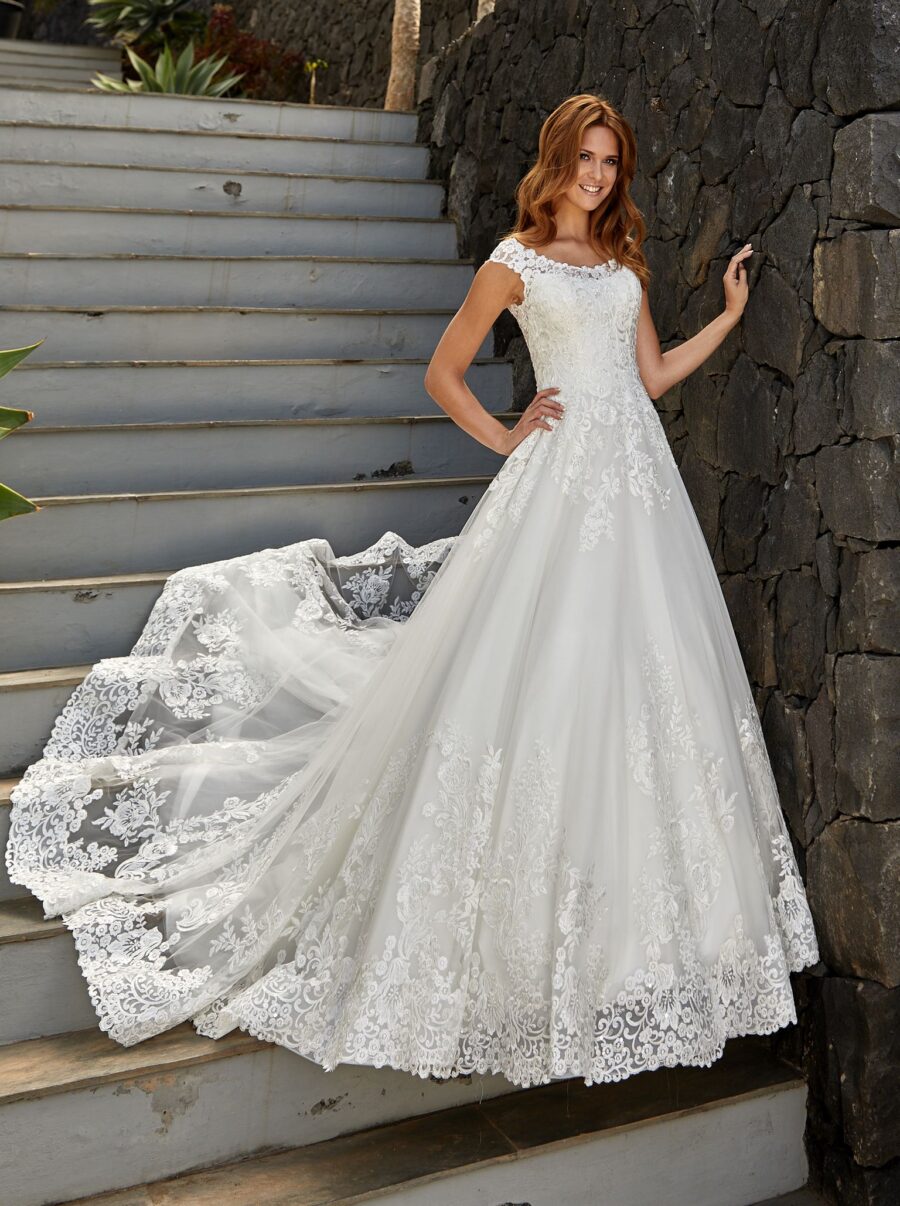 122 Euro Mode Donner Brautmoden Brautkleider Kollektion 2019 Diane Legrand I 7523 6