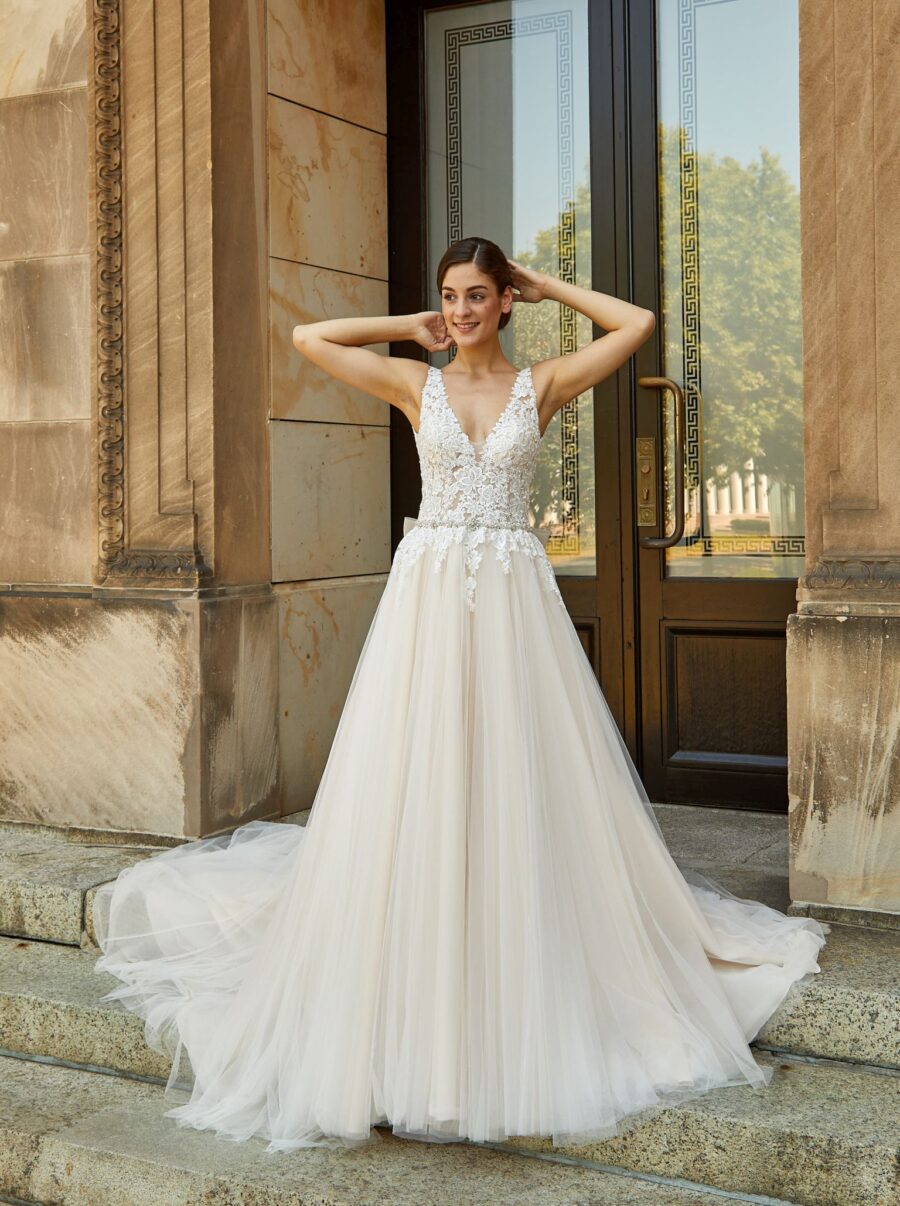 205 Euro Mode Donner Brautmoden Brautkleider Kollektion 2019 Novabella 30309 73348NB