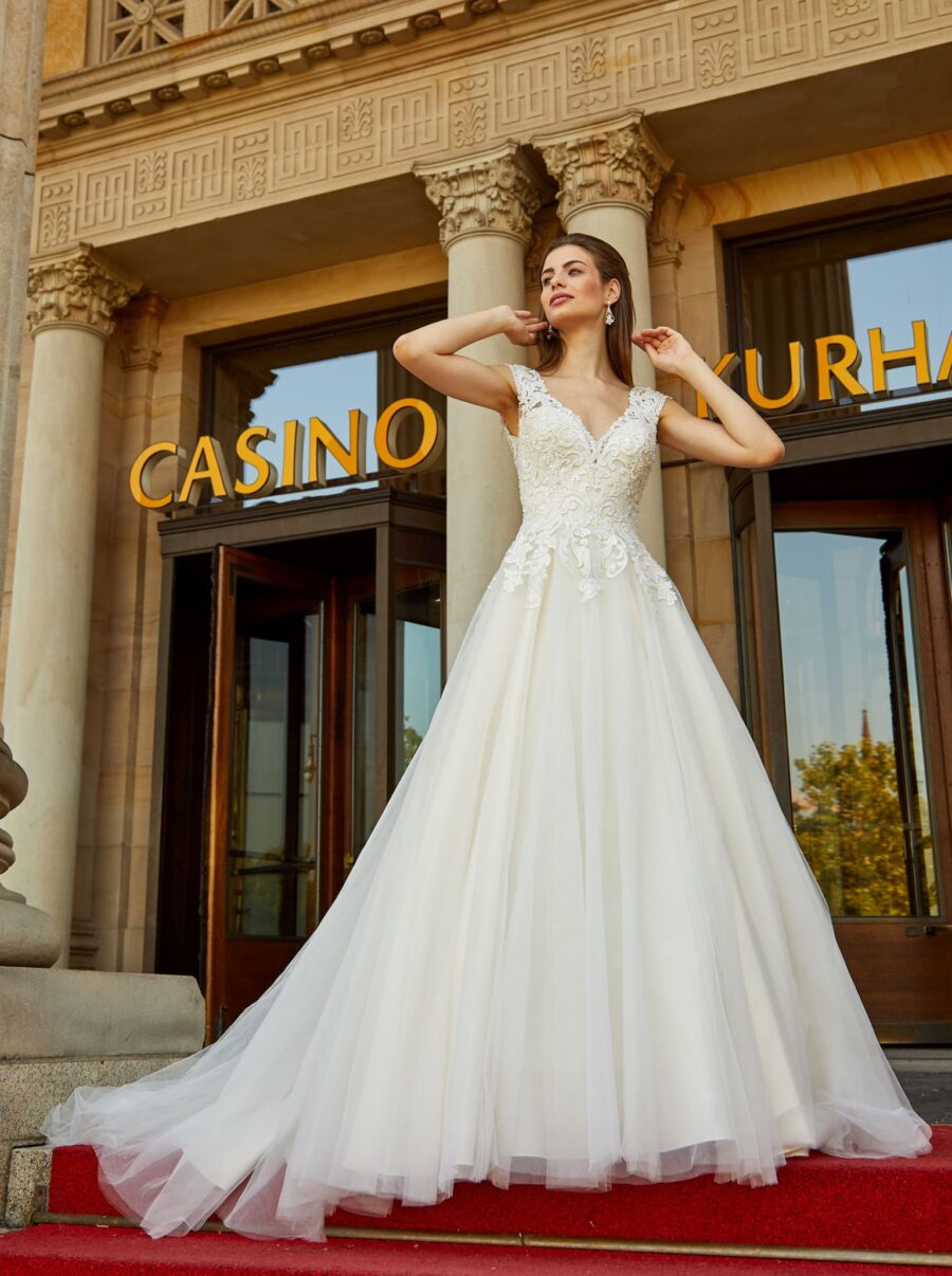 216 Euro Mode Donner Brautmoden Brautkleider Kollektion 2019 Novabella 30314 73969NB