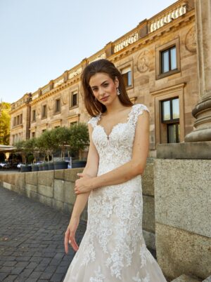 223 Euro Mode Donner Brautmoden Brautkleider Kollektion 2019 Novabella 30316 18EM08 4