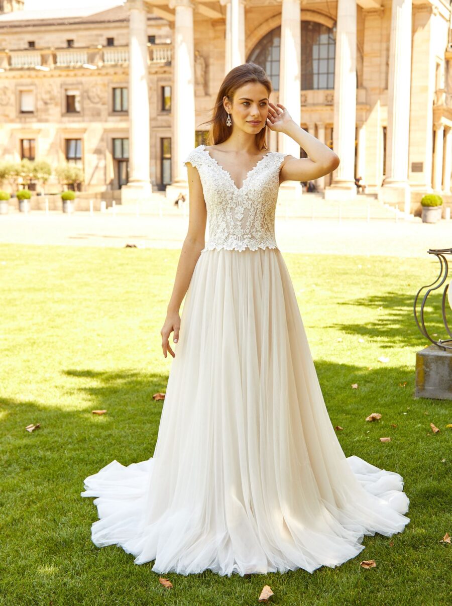 225 Euro Mode Donner Brautmoden Brautkleider Kollektion 2019 Novabella 30318 73163NB