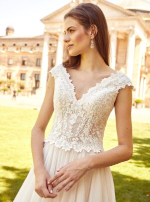 227 Euro Mode Donner Brautmoden Brautkleider Kollektion 2019 Novabella 30318 73163NB 3