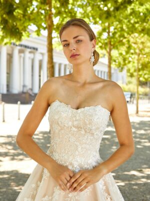 232 Euro Mode Donner Brautmoden Brautkleider Kollektion 2019 Novabella 30321 81015NB 2