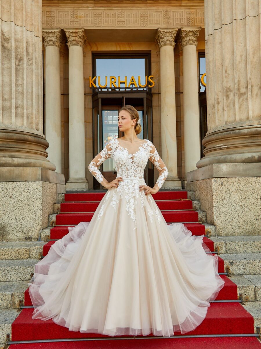 243 Euro Mode Donner Brautmoden Brautkleider Kollektion 2019 Novabella 30326 81141NB