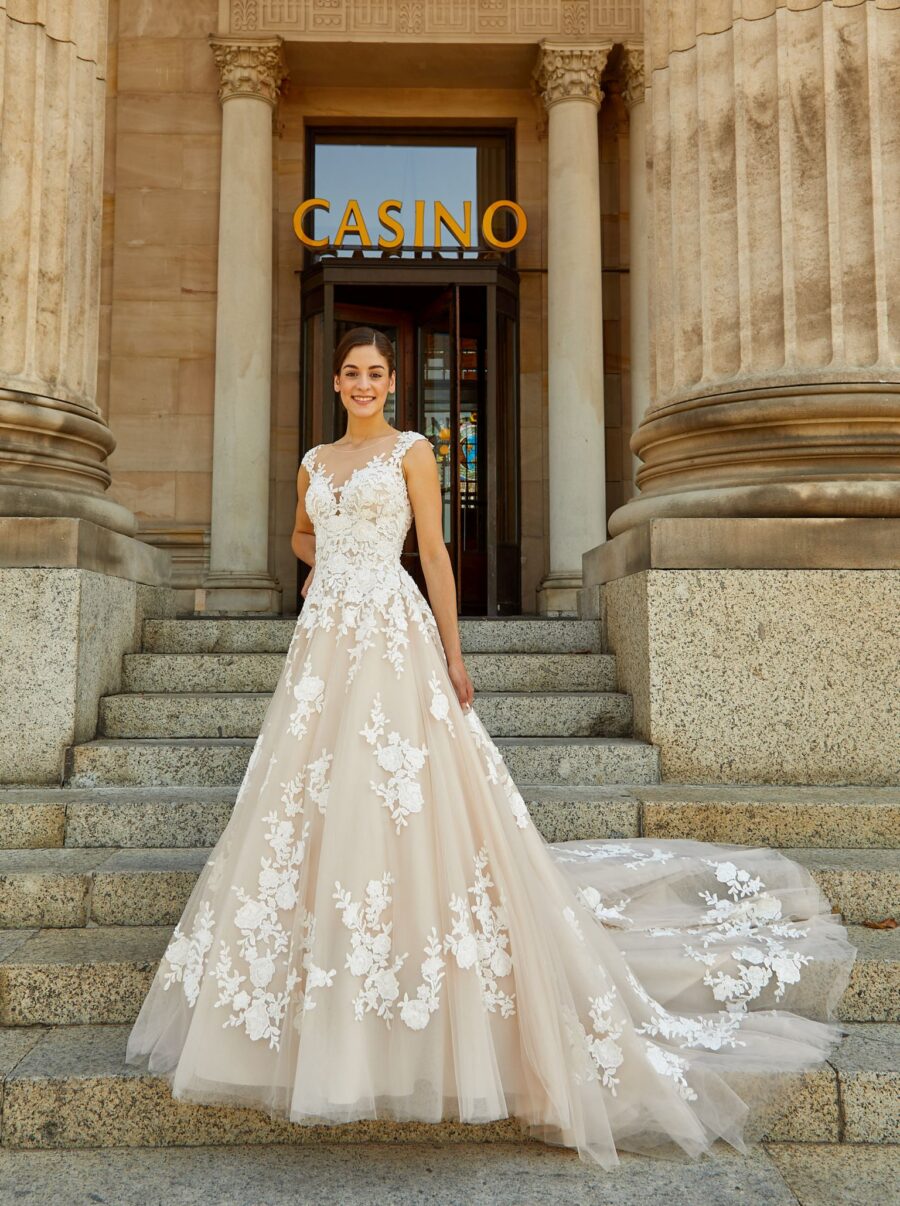 246 Euro Mode Donner Brautmoden Brautkleider Kollektion 2019 Novabella 30327 81142NB