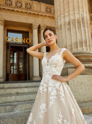 247 Euro Mode Donner Brautmoden Brautkleider Kollektion 2019 Novabella 30327 81142NB 1