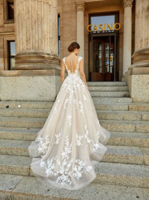 248 Euro Mode Donner Brautmoden Brautkleider Kollektion 2019 Novabella 30327 81142NB 2