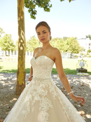 258 Euro Mode Donner Brautmoden Brautkleider Kollektion 2019 Novabella 30331 81333NB 2