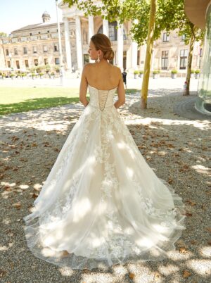 259 Euro Mode Donner Brautmoden Brautkleider Kollektion 2019 Novabella 30331 81333NB 3