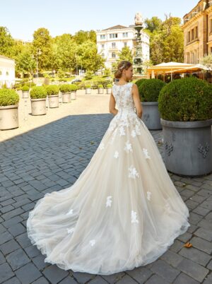 274 Euro Mode Donner Brautmoden Brautkleider Kollektion 2019 Novabella 30341 81541NB 3