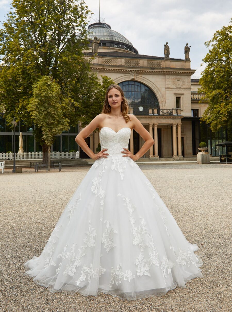 325 Euro Mode Donner Brautmoden Brautkleider Kollektion 2019 De Luxe Lisa Donetti 50250 GE1838