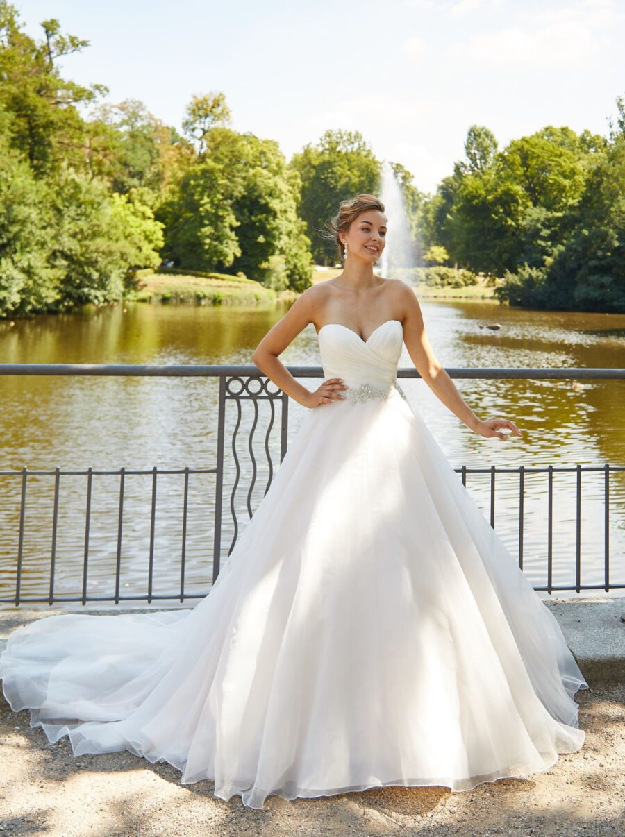 346 Euro Mode Donner Brautmoden Brautkleider Kollektion 2020 De Luxe Lisa Donetti 50305 1