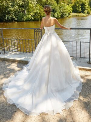 349 Euro Mode Donner Brautmoden Brautkleider Kollektion 2020 De Luxe Lisa Donetti 50305 4