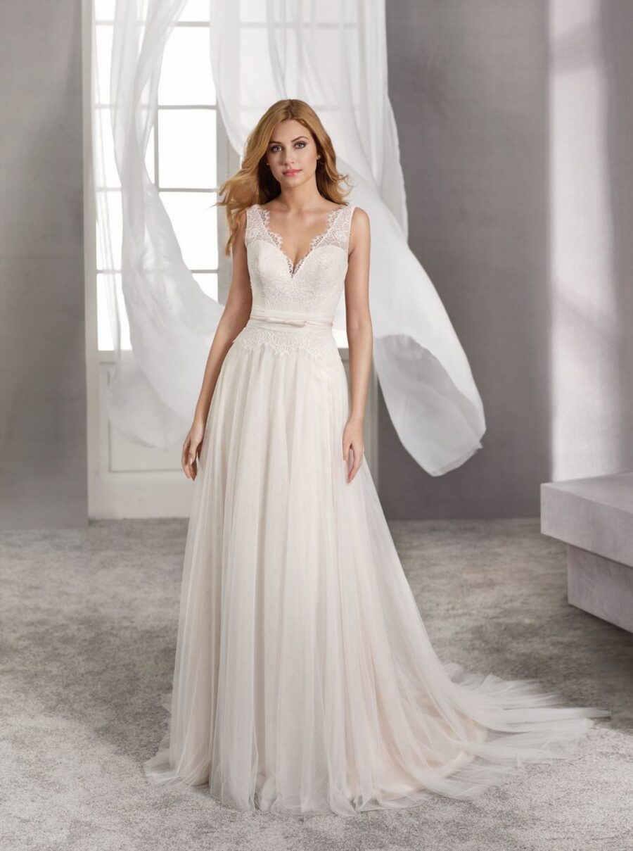 201 Fara Sposa Brautmoden Brautkleid Kollektion 2019 5400 1