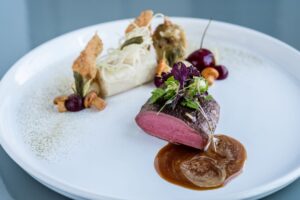 03 04 Relais Chateaux Hotels 2019 Landhaus Stricker Menue Rehruecken