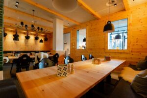 06 04 aja Hotels Wellnesshotels Flitterwochen Location 2019 Zuerich Swiss Chalet in DELI Restaurant