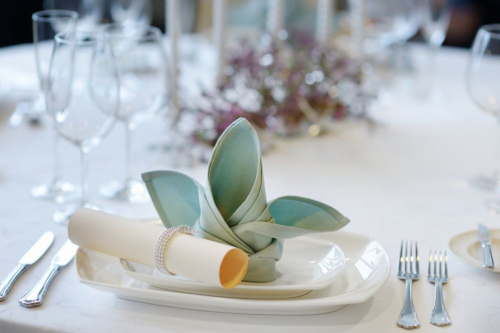 19 HOCHZEITde Ratgeber Vor der Hochzeit Hochzeitsdekoration iStock 539657598 2019 05