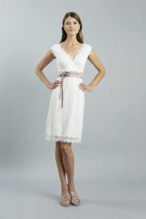 05 Sweetbelly PaM Brautkleider fuer Schwangere Kollektion 2019 Florence short ivory Satina vintage rose non maternity 1