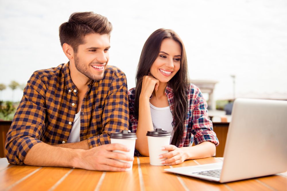 107 HOCHZEITde Ratgeber Am Hochzeitstag Geschenke Brautpaar Hochzeitsgeschenke iStock 947316026 2019 06