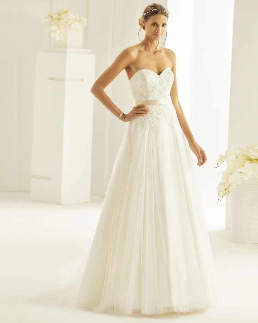 11 01 Bianco Evento Brautmoden Brautkleider Kollektion 2019 Bianco Evento bridal dress ANGELICA 1